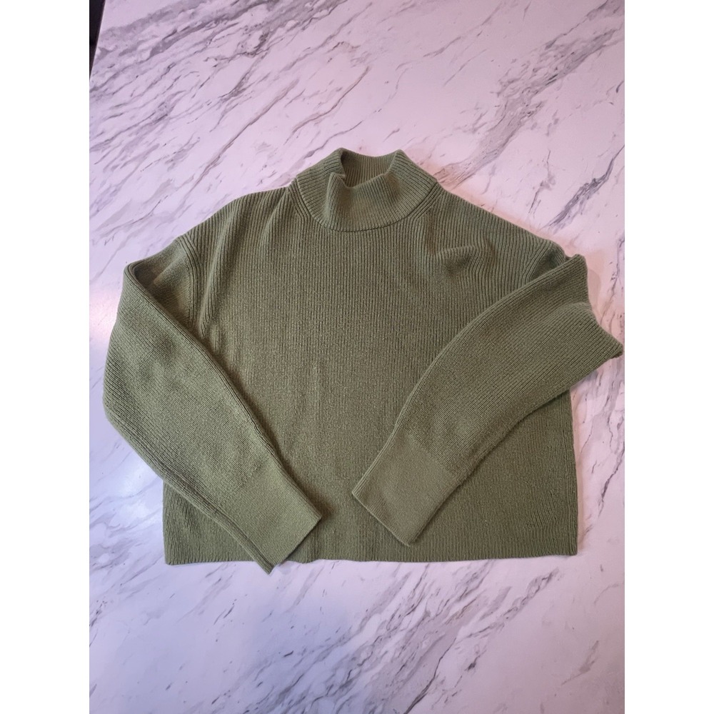 Lululemon Women Size 6. Cotton Blend. Ribbed Turtleneck Sweater Green. Crop Top